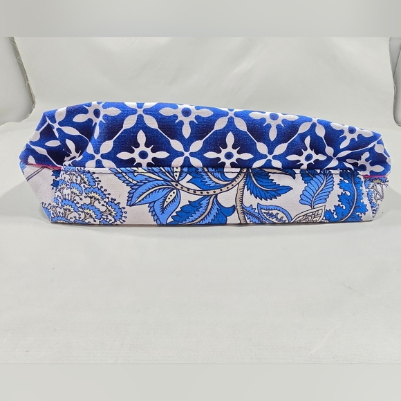NEW! ESTEE LAUDER Blue Flower Printed  Cosmetic Makeup Bag, 2 Side Look, SAMPLES - Picture 5 of 16